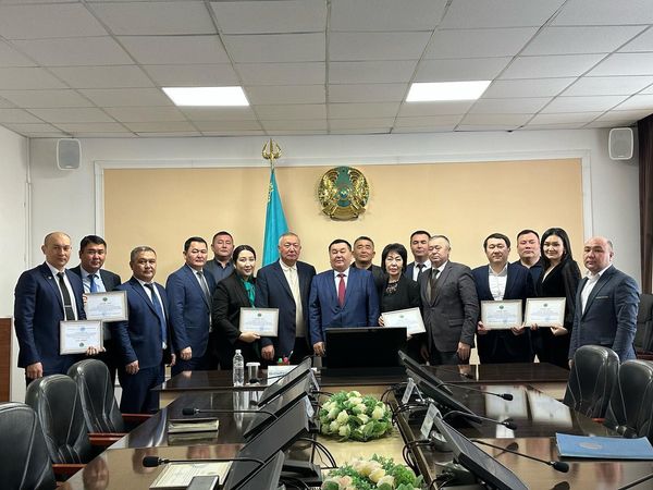 ДЕПУТАТТАРҒА АЛҒЫС БІЛДІРДІ