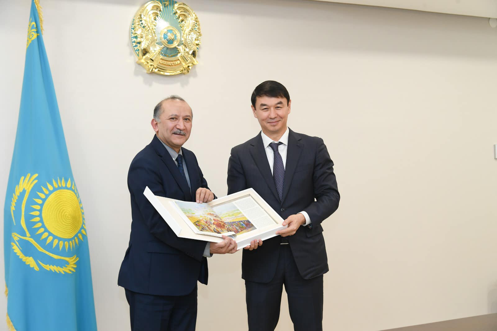 ДАРХАН САТЫБАЛДЫ ӨЗБЕКСТАННЫҢ ТӨТЕНШЕ ЖӘНЕ ӨКІЛЕТТІ ЕЛШІСІН ҚАБЫЛДАДЫ 