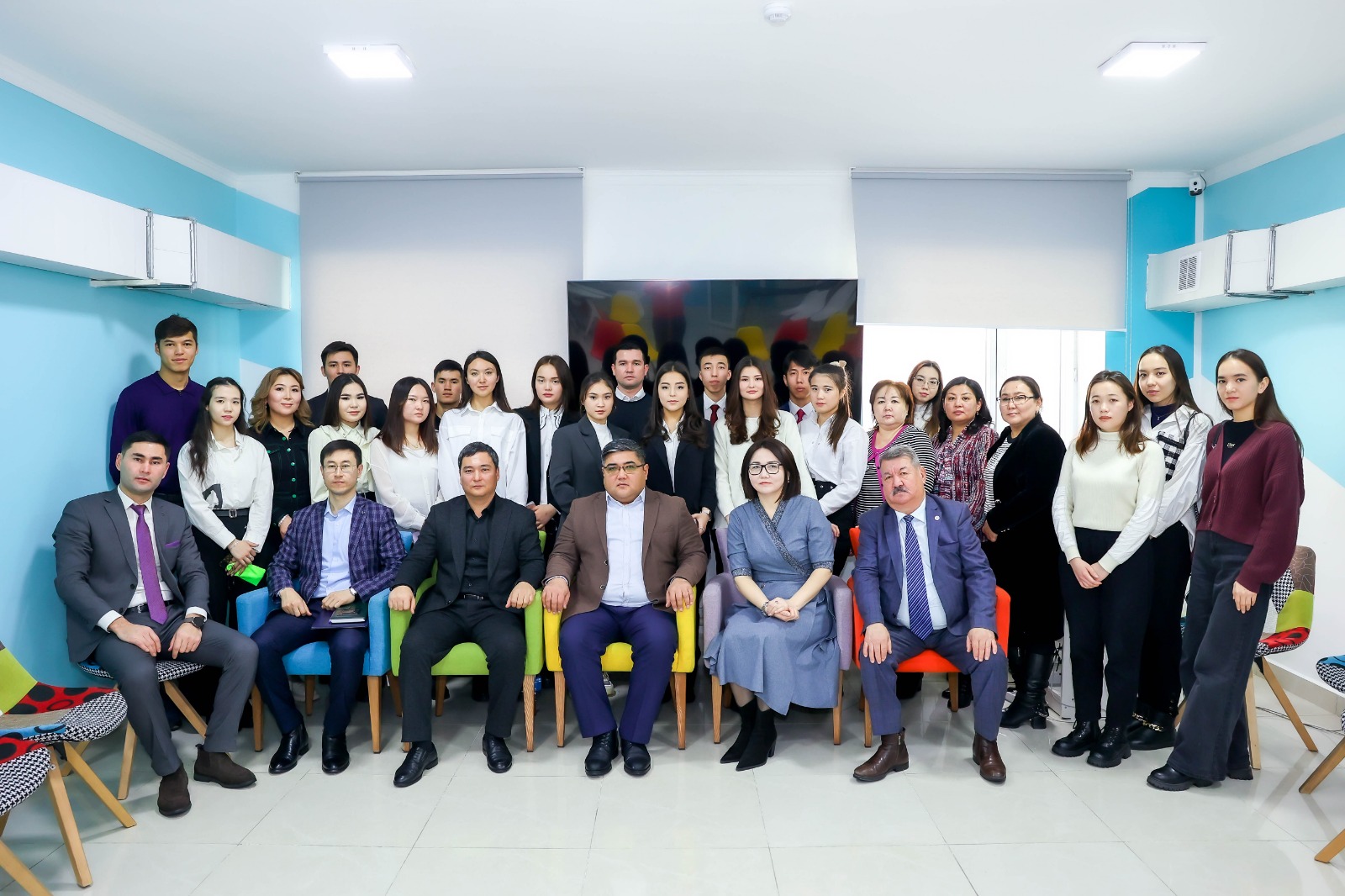 СТУДЕНТТЕРМЕН БЕЙРЕСМИ ФОРМАТТА КЕЗДЕСУ ӨТТІ