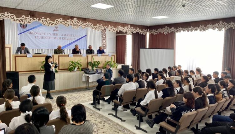 Жомарт түлектермен жарқын жүздесу
