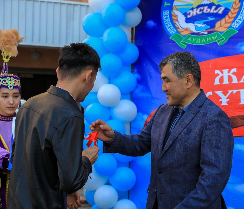 Облыс әкімі құландықтарға пәтер кілттерін тапсырды
