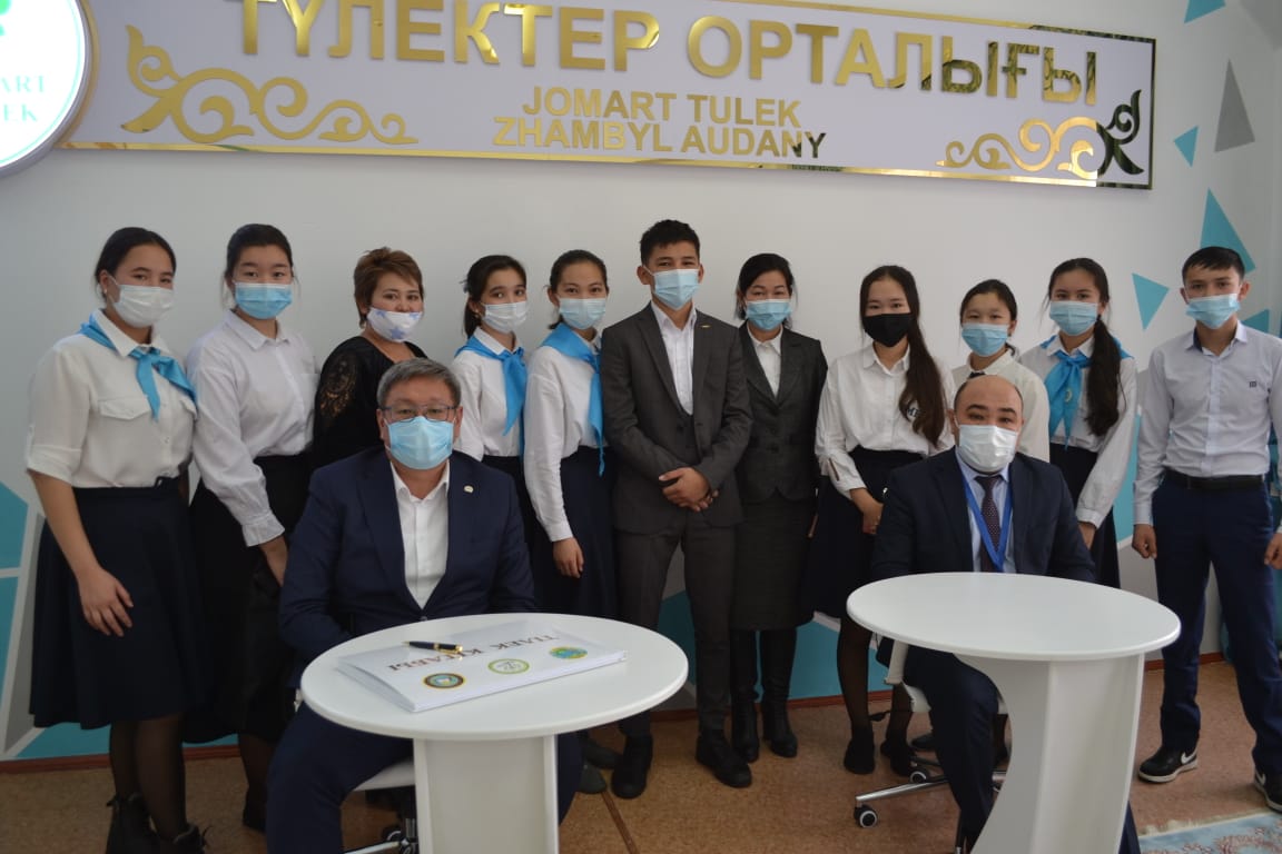 Бейсенқұлов өзі оқыған мектептің оқушыларымен кездесті