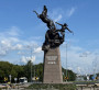 Тұлпарды алғаш рет тізгіндеген қазақты  сомдаған ескерткіш рухымызды аспандатты 