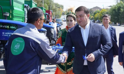 ТҮРКІСТАН: САРЫАҒАШТА КОММУНАЛДЫҚ САЛА ӨКІЛДЕРІНЕ ЖАҢА ТЕХНИКАЛАР ТАПСЫРЫЛДЫ