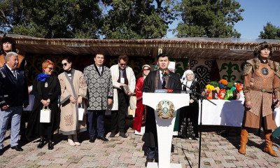 КӨНЕ ШАҺАРДЫҢ ҚОЛӨНЕРІ –  ТҮРКІ ДҮНИЕСІНЕ ЖАЛҒАНҒАН АЛТЫН КӨПІР
